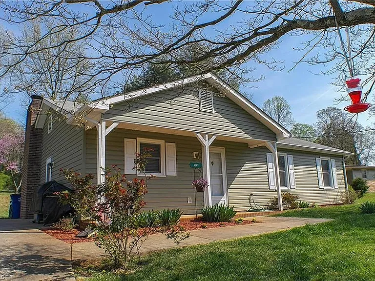 4749 Eastwin Dr — Photo 2