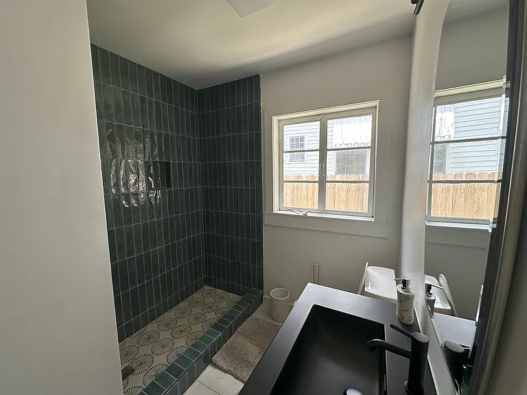 1459 Dauphin St — Photo 16