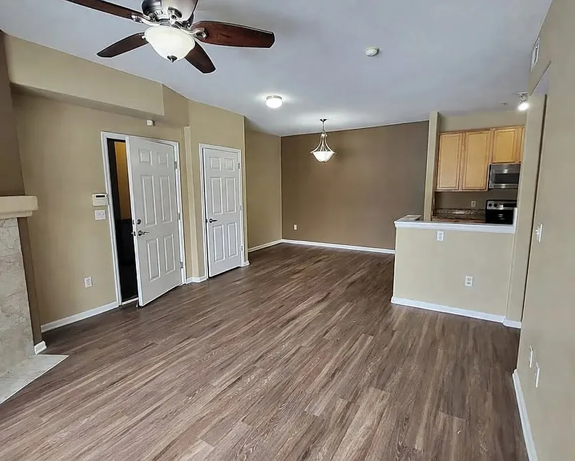 3 bed, 1291 sqft, $2,200 — Photo 3