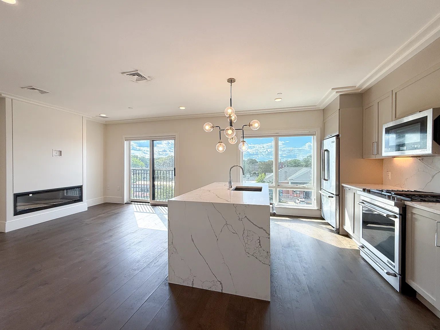 2 bed, 902 sqft, $3,275 — Photo 1