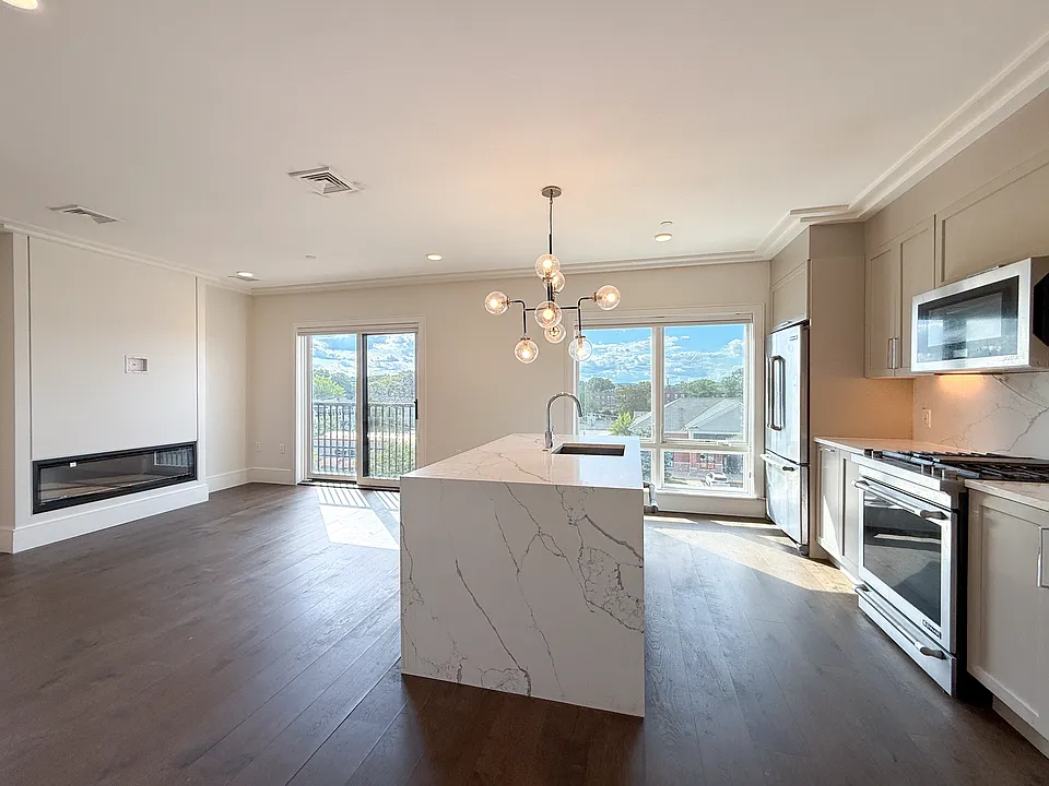 214 Market St #406