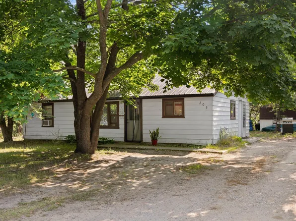 205 Spruce St, Kalkaska, MI 49646
