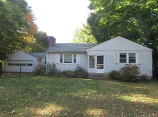 9 E Weatogue St, Simsbury, CT 06070