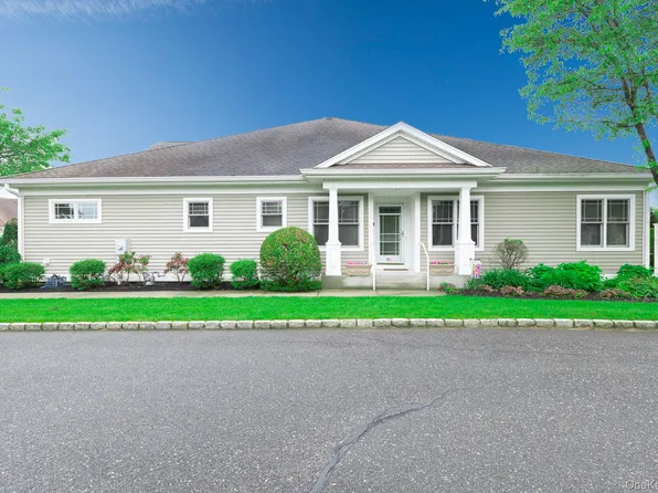 45 Oak Run, Stony Brook, NY 11790