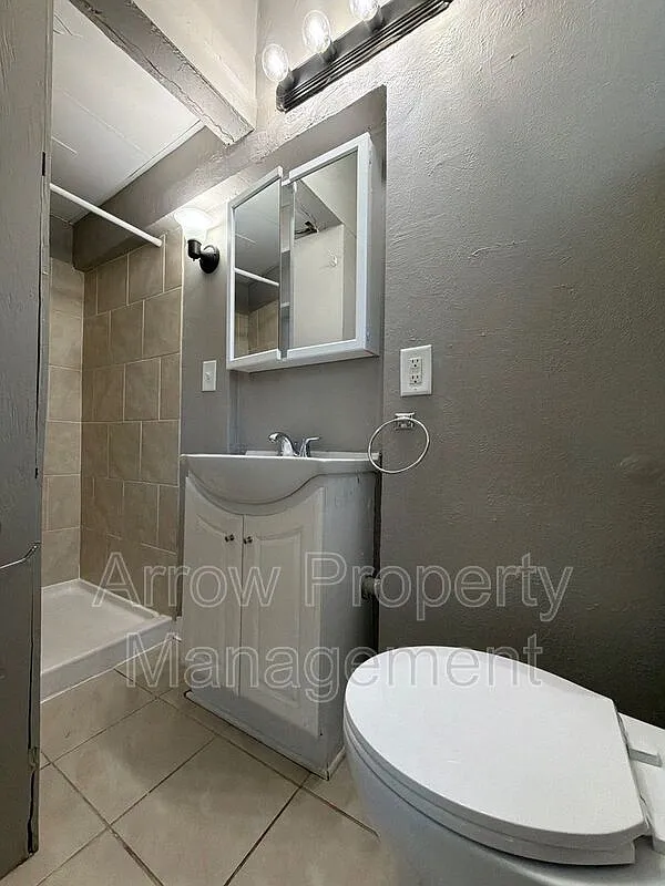 2 bed, 1.0 bath, $850 — Photo 3