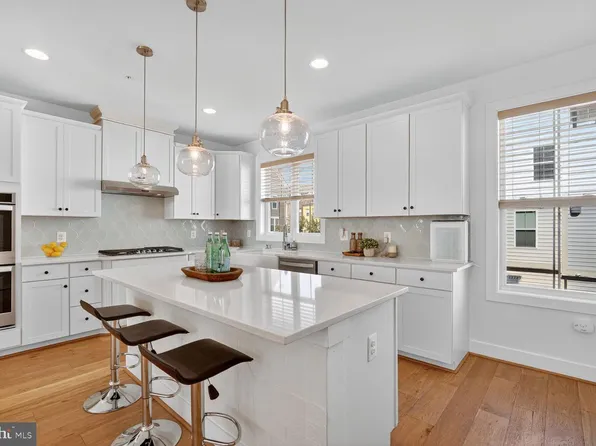 2373 Wyeth St, Silver Spring, MD 20906