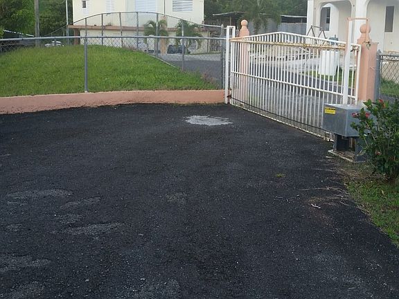 Gated electric main entrance