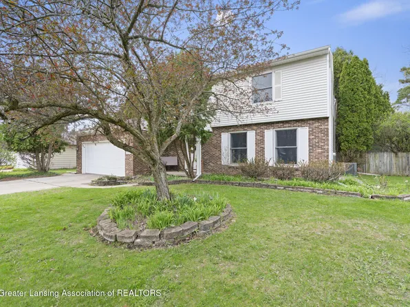 5599 Wood Valley Dr, Haslett, MI 48840