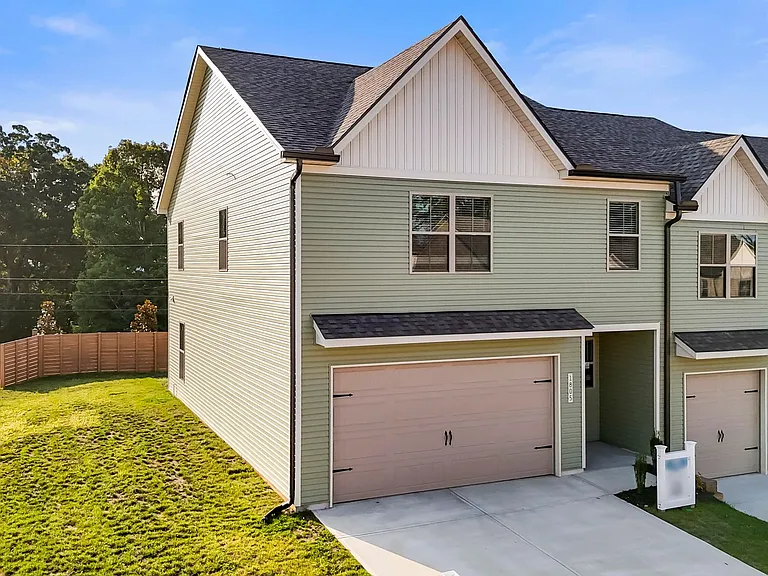 1708 Bennett Village Dr — Photo 2