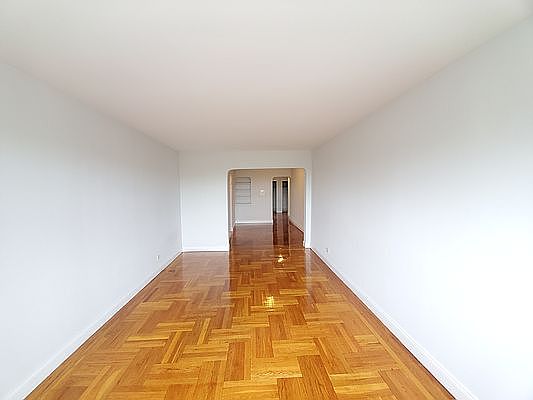 3rd image of 140 Vancortlandt Ave W #6E