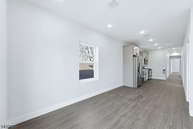 4 bed, 2.0 bath, $3,000 — Photo 4