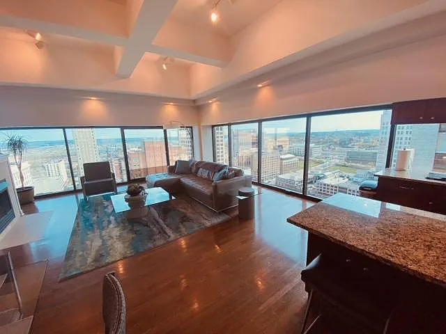 1101 Walnut St — Photo 3