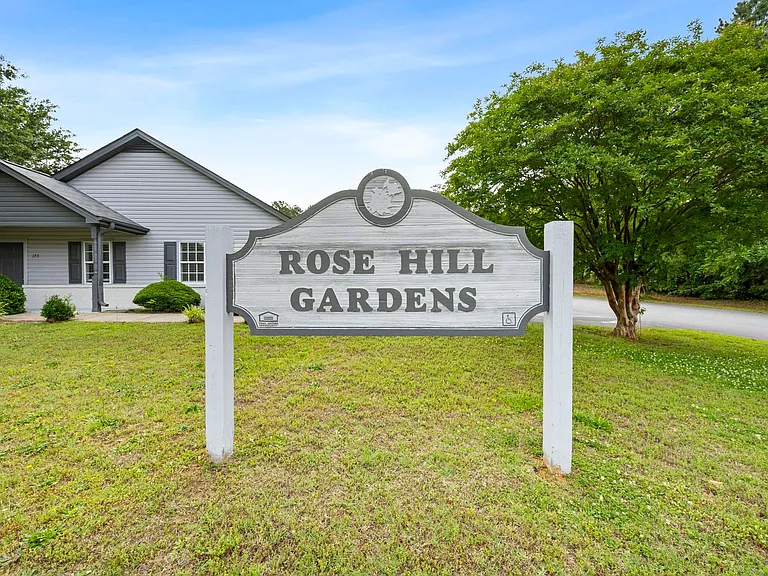 Rose Hill Garden Apartments — Photo 45
