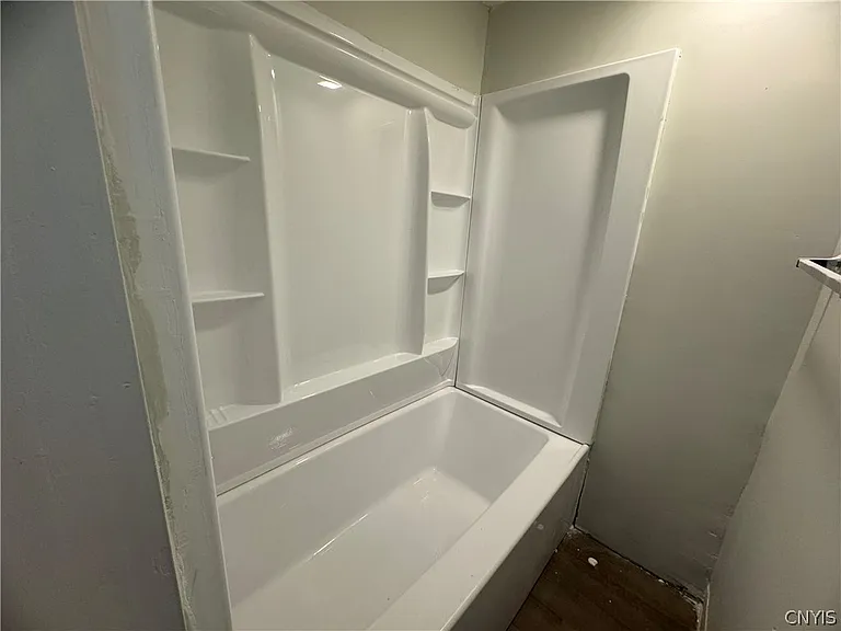 604 Court St — Photo 16