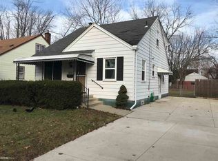 21213 Bon Heur St, Saint Clair Shores, MI 48081