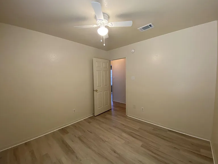 3402 Cantabrian Dr #B — Photo 9