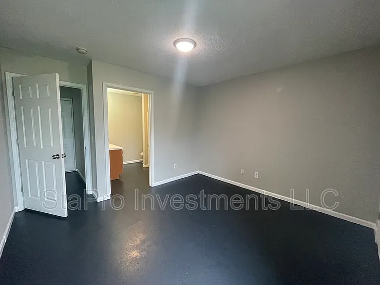 110 Village Pl — Photo 18