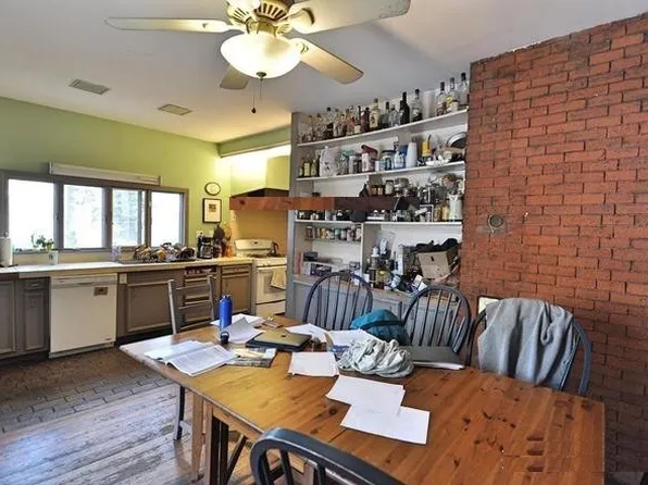 9 Ashton Pl, Cambridge, MA 02138