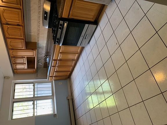 5th image of 633 Saint Marks Ave