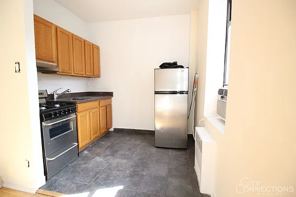 Rented by City Connections Realty | media 7