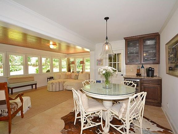 5th image of 2421 Hawthorne Dr