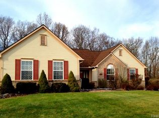 10756 Pondside Ct, Pinckney, MI 48169