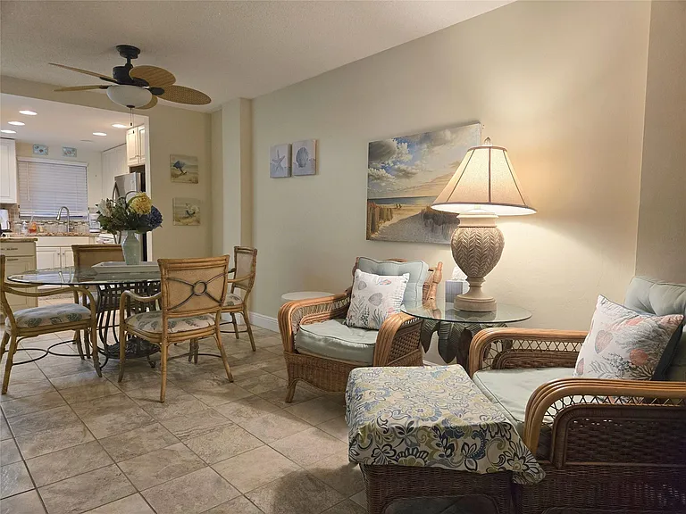 1161 Hillsboro Mile #506 — Photo 35
