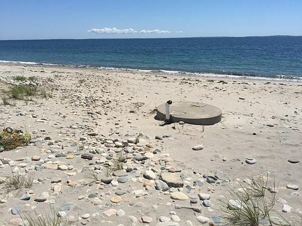 2nd image of 174 E Beach Rd