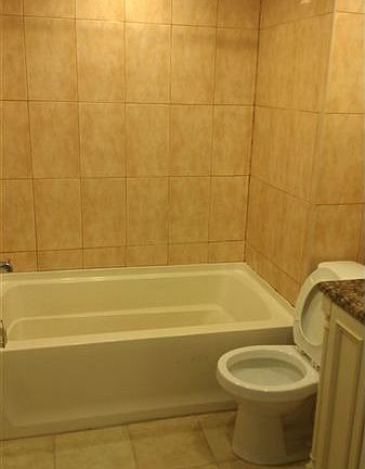 full bath (2nd floor)