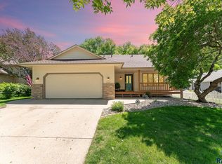 5216 E Fernwood Dr, Sioux Falls, SD 57110