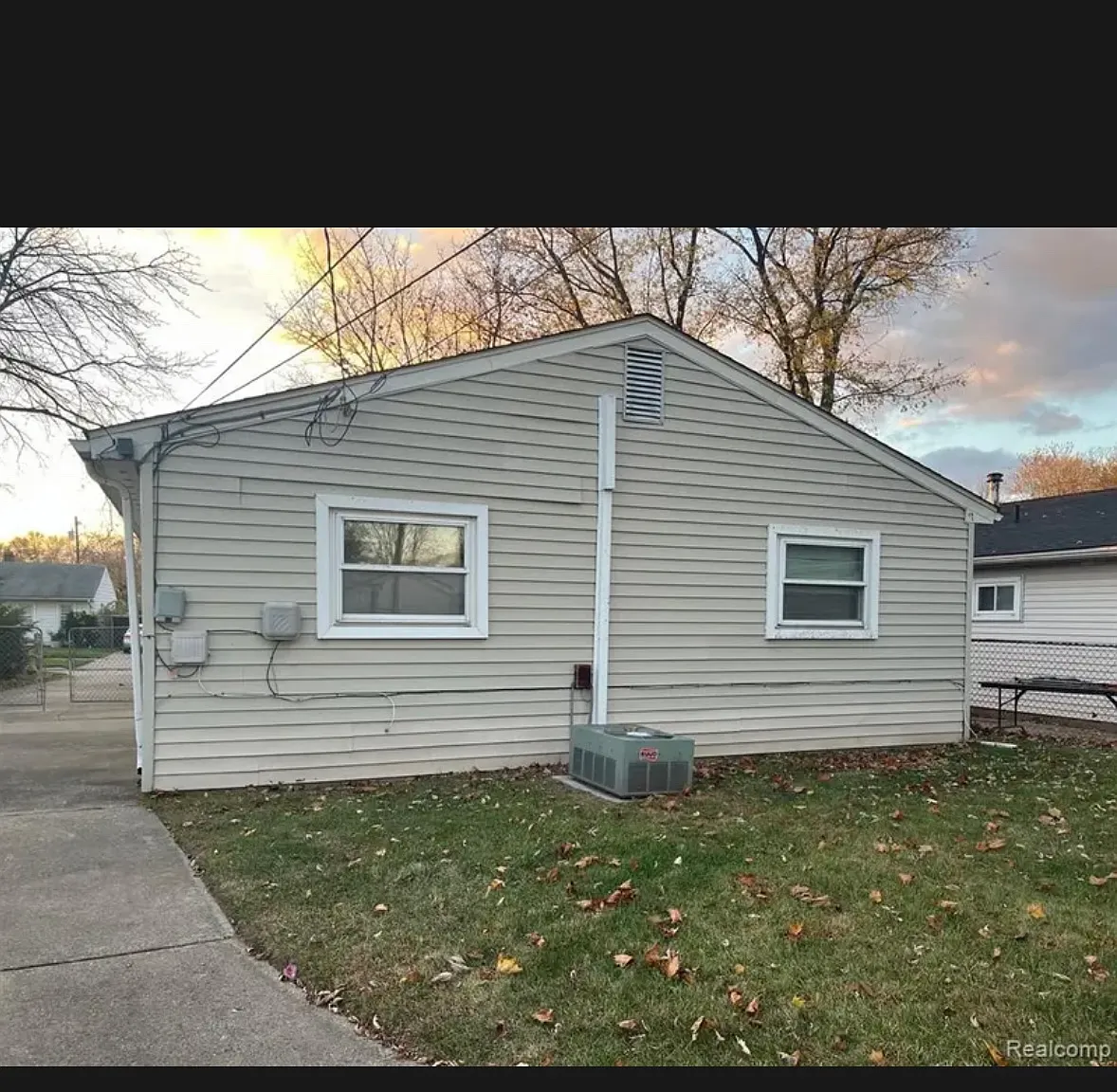3 bed, 936 sqft, $1,600 — Photo 3