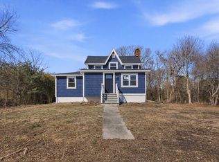 452 Montauk Hwy, East Quogue, NY 11942