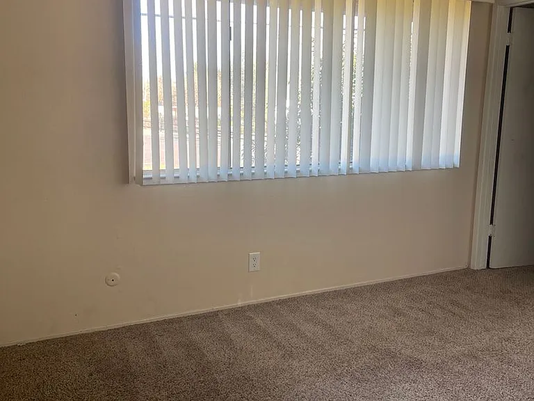 3260-3276 3306 Alexander Dr — Photo 12
