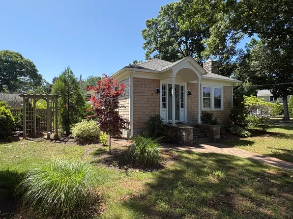73 Martin Ave, Barrington, RI 02806