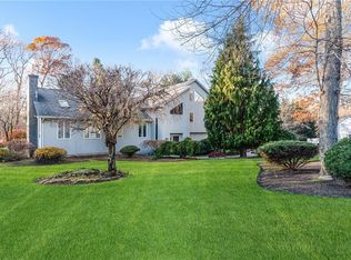 19 Bridle Dr, Lincoln, RI 02865