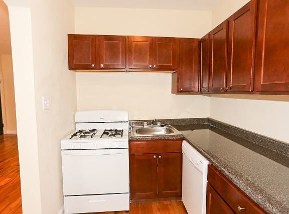 3rd image of 4851 N Damen Ave #D511