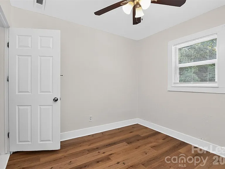 4016 Bearwood Ave — Photo 10