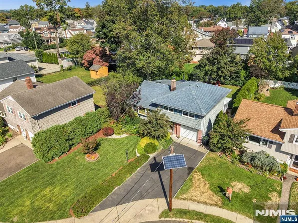 19 Dalton Place, Bergenfield, NJ 07621