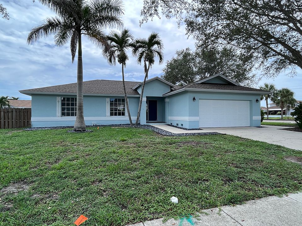 Front view of home.