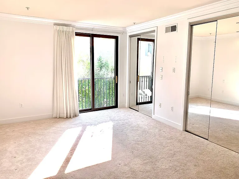 1415 Greenfield Ave #101 — Photo 6