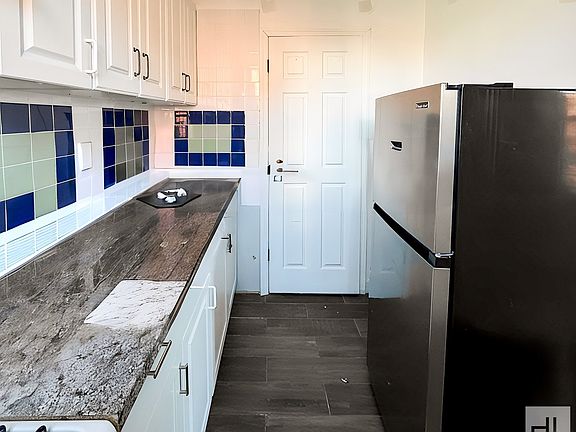 5th image of 548 11th St APT 3