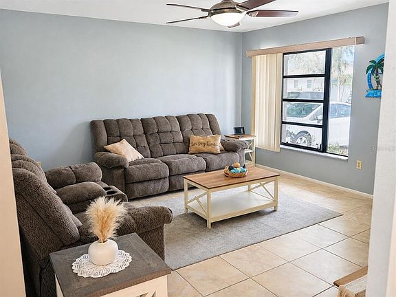 4th image of 18295 VAN NUYS CIRCLE