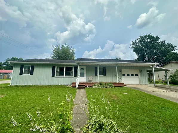 1313 Lynwood Pl, Marshall, IL 62441