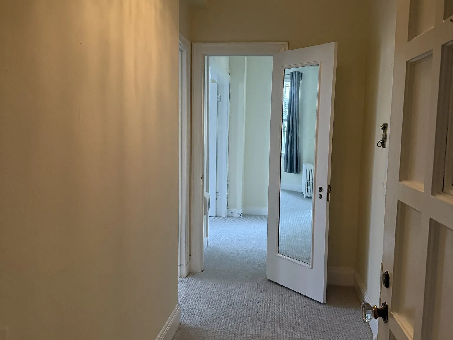 Bright Updated Studio in Downtown Palo Alto Staller Court — Photo 4