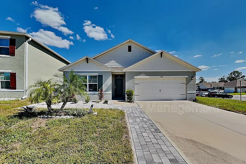 4 bed, 2.0 bath, 1828 sqft, $2,500 — Photo 1