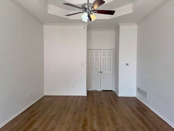 3rd image of 105 Edinburgh Ct