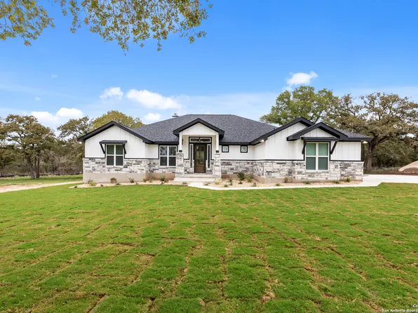 141 Hondo Drive, La Vernia, TX 78121