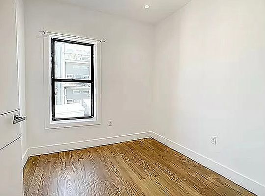 5th image of 28 Stagg St #3