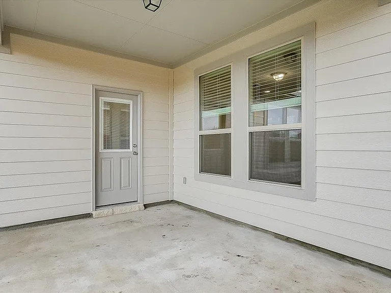 108 Peruvian Ln — Photo 35