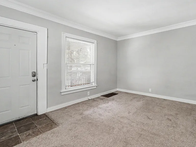 1051-1057 Pine Ave NW — Photo 18